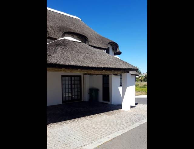 2 BEDROOM TOWNHOUSE FOR SALE IN SHELLY POINT